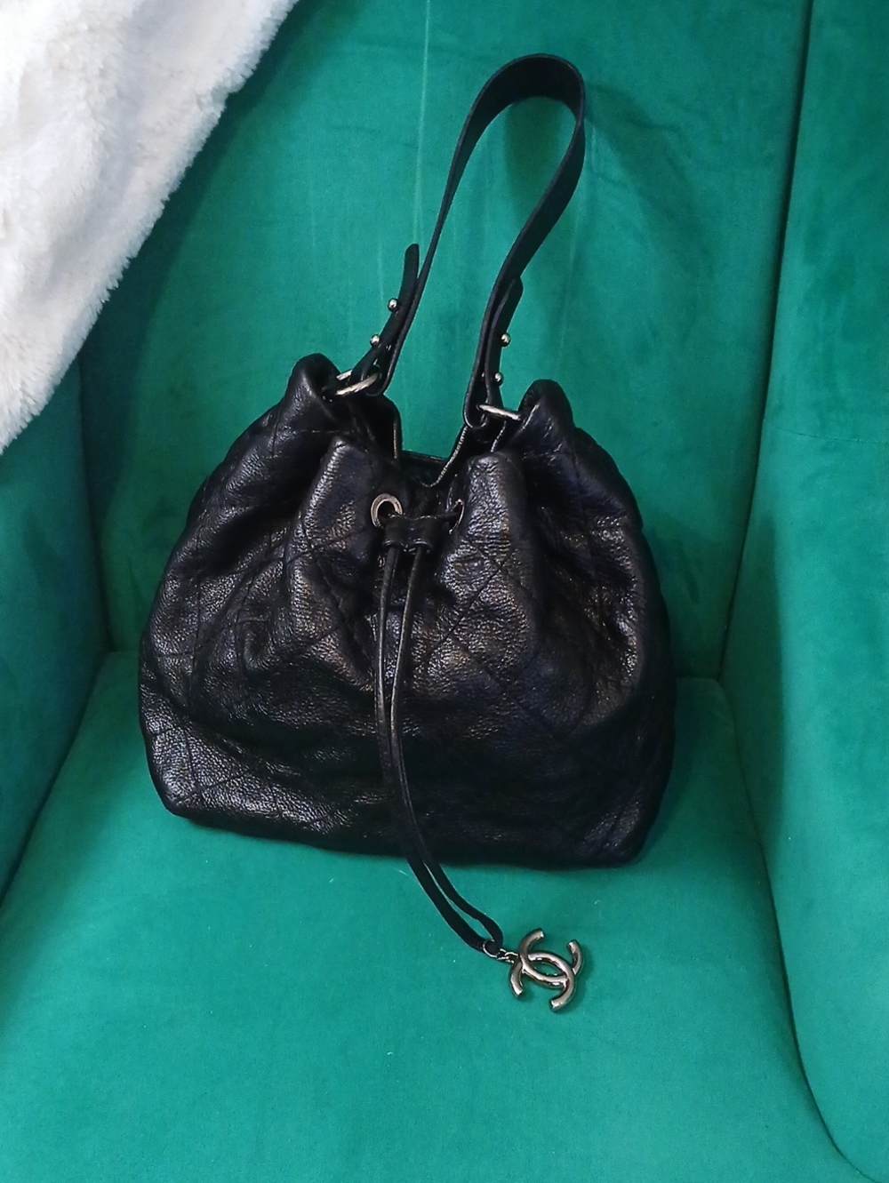 CHANEL Black Leather Drawstring Shoulder Hobo